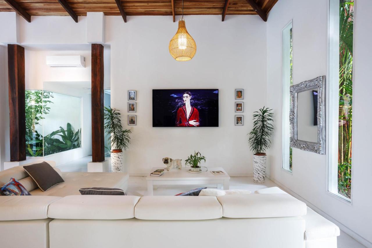 Gigi Brown Villa Frida Beachfront Puerto Viejo de Talamanca Exterior foto